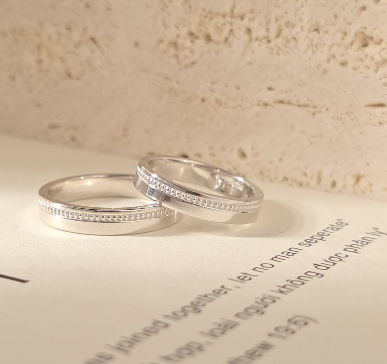 Nhẫn Bản Trơn 1 Hàng Bi Italy