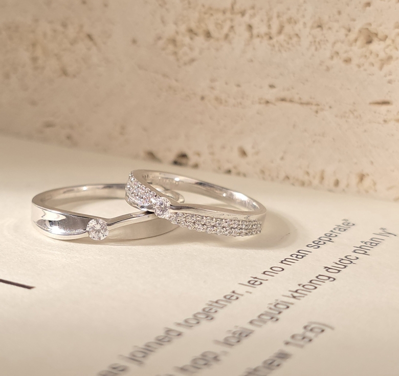 Nhẫn 1h Xéo Nổi Trơn +  Nhẫn Kết Tấm Italy 