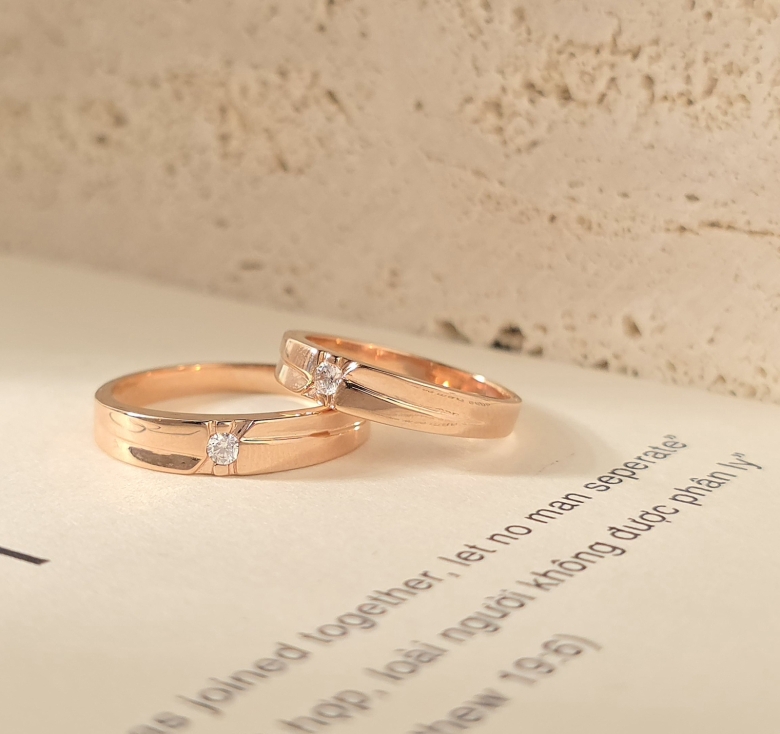 Nhẫn 1h Xéo Nổi Trơn Hồng Italy