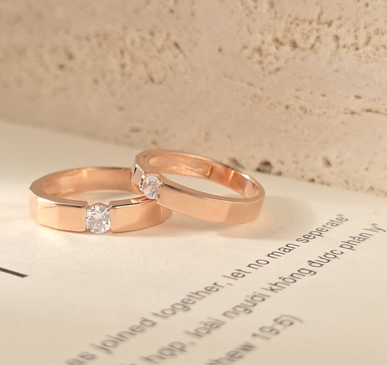 Nhẫn 1h Giác Vuông Trơn Hồng Italy 