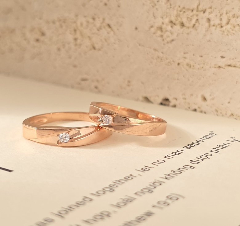 Nhẫn 1h Xéo Hõm Trơn Hồng Italy 