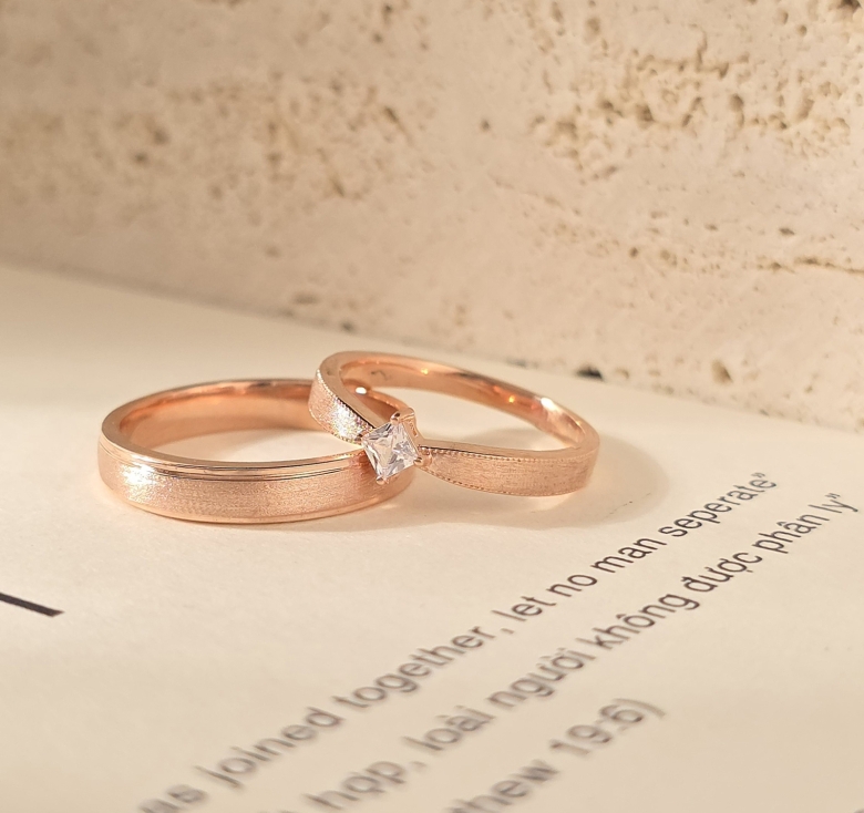 Nhẫn Bản Cát + Nhẫn 1h Thoi Đai Cát Hồng Italy