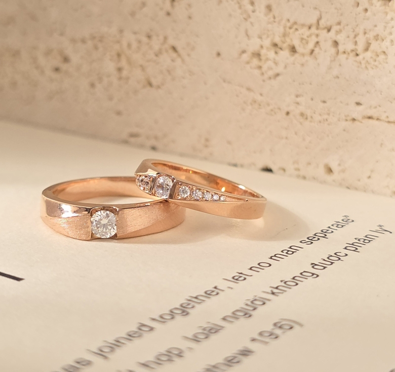 Nhẫn 1h Xéo Cát + Nhẫn 1h Xéo Cát Tấm Hồng Italy 