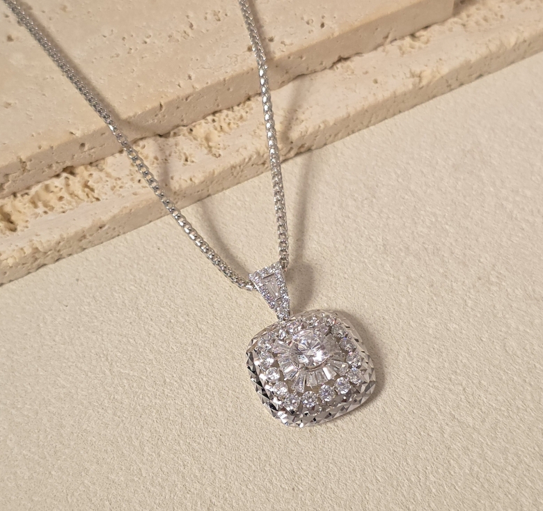 Mặt Chủ Vuông Kết Đá MM Italy