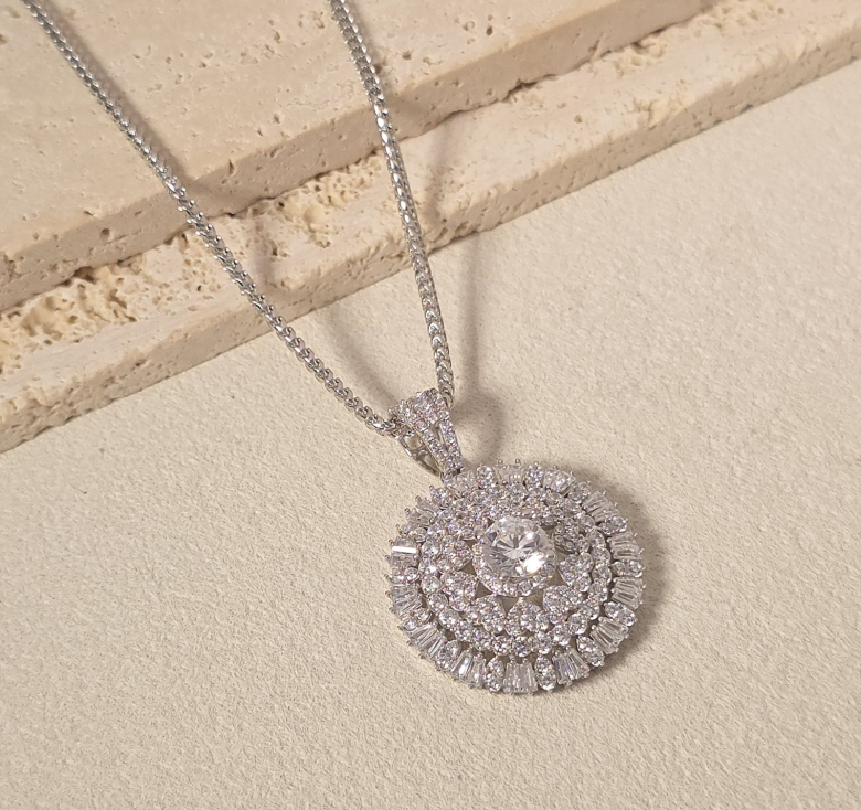 Mặt Chủ Tròn Tim Kết Tấm Viền Baguette Italy