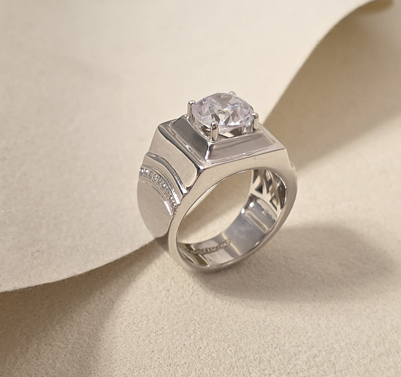 Nhẫn Hột Chủ Vuông Trơn Đai 1hg Tấm Cong Italy 