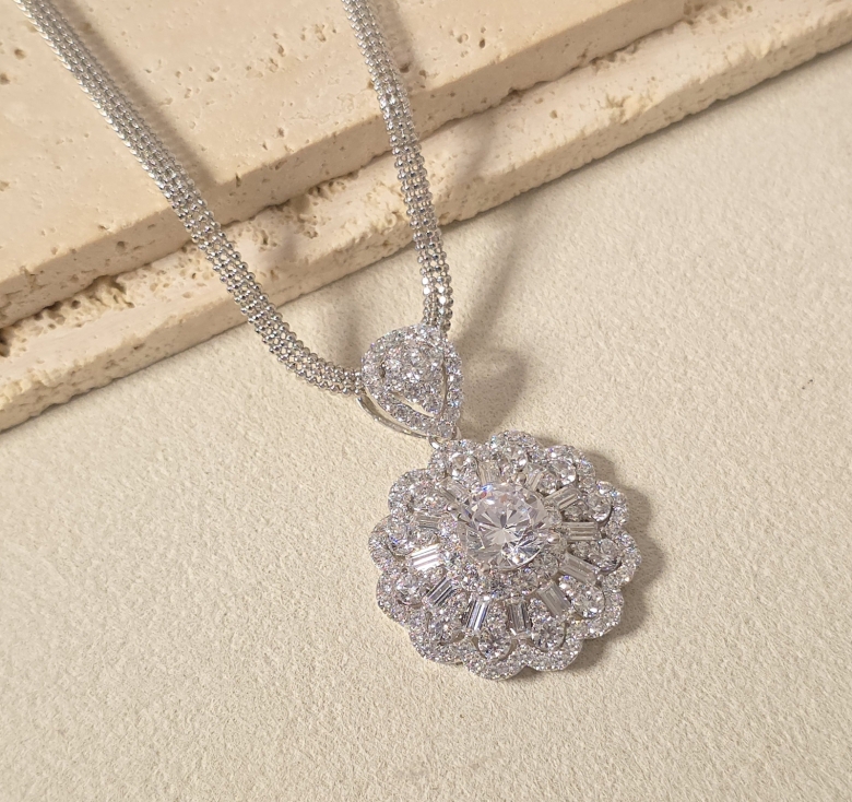 Mặt Chủ Hoa Kết Hột Trắng Bg Italy