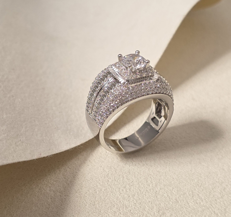 Nhẫn Chủ Viền Vuông Sọc Bản Mo Tấm Italy