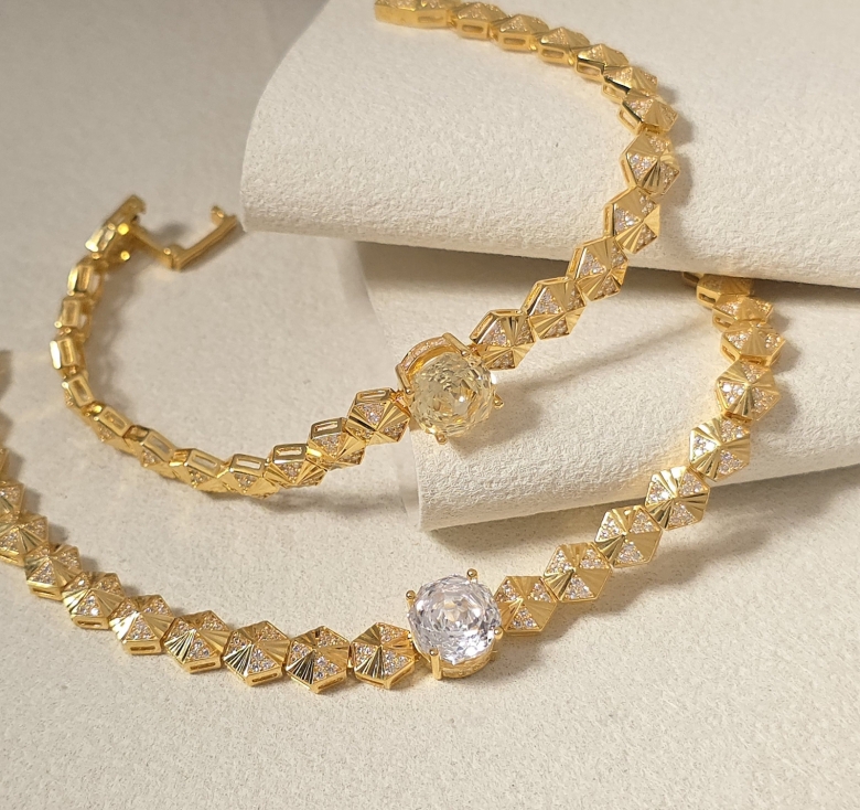 Lắc Chủ Đá Hoa Hồng Đai Lục Giác Kết KT MM 16K