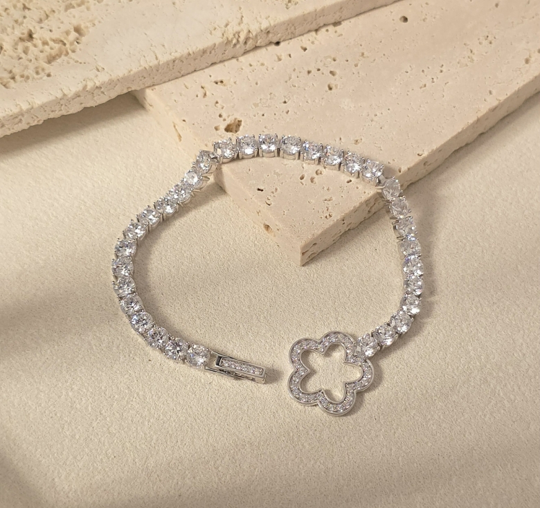 Lắc Hột Trắng Hoa Kt Italy