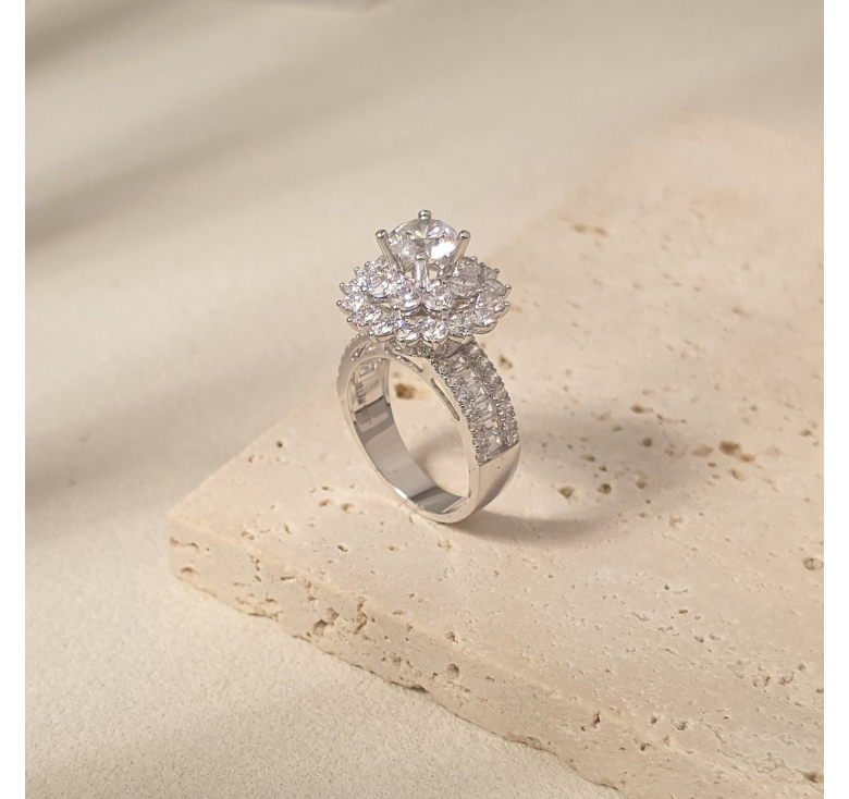 Nhẫn Chủ Hoa Tia Tấm Italy