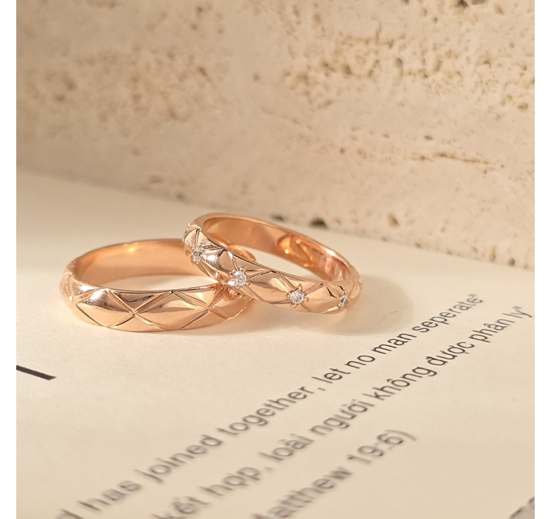 Nhẫn Mo Hồng Chạm X Trơn + Nhẫn Mo Hồng Chạm X Tấm Italy