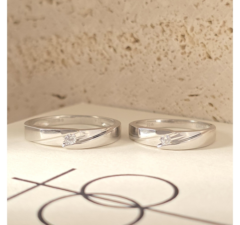 Nhẫn 1h Trắng Xéo Lõm Italy 