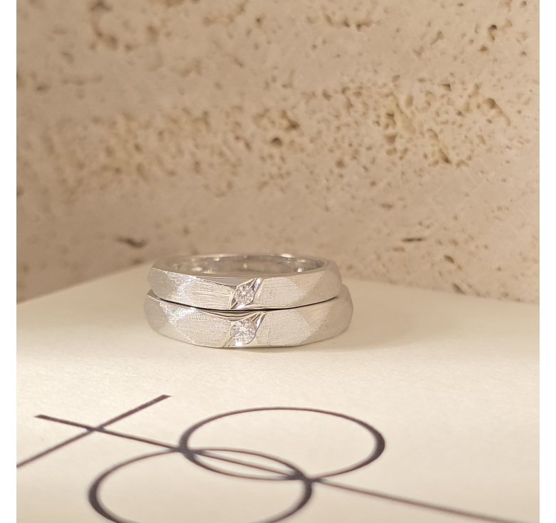 Nhẫn 1h Trắng Giác Thoi Cát Italy