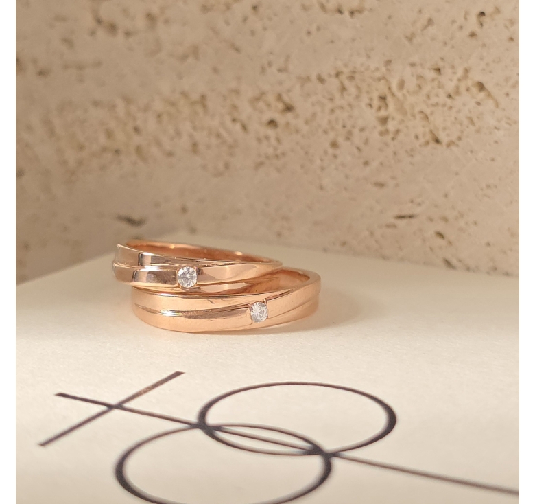 Nhẫn 1h Gờ Chéo Trơn Hồng Italy