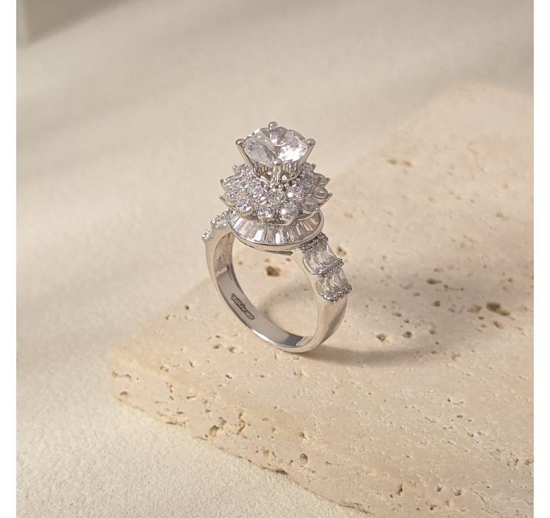 Nhẫn Chủ 2 Tầng Hoa Tấm Tròn Baguette Italy