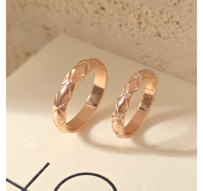 Nhẫn Mo Hồng Chạm X Trơn + Nhẫn Mo Hồng Chạm X Tấm Italy