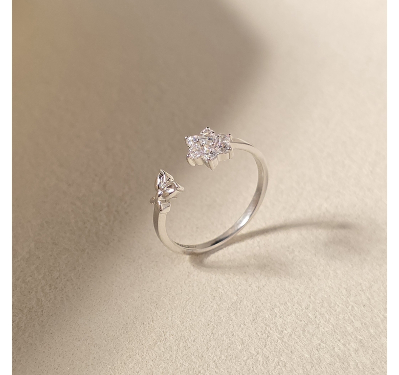 Nhẫn Hoa Kết Tấm Bướm Trơn Italy