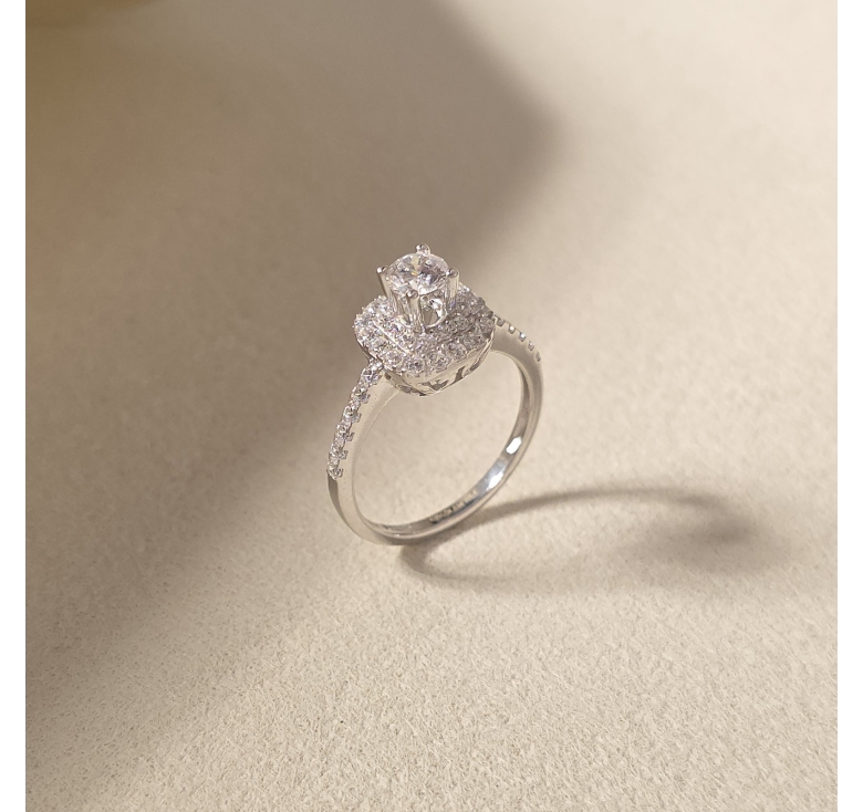 Nhẫn Chủ Vuông Kết Tấm Italy